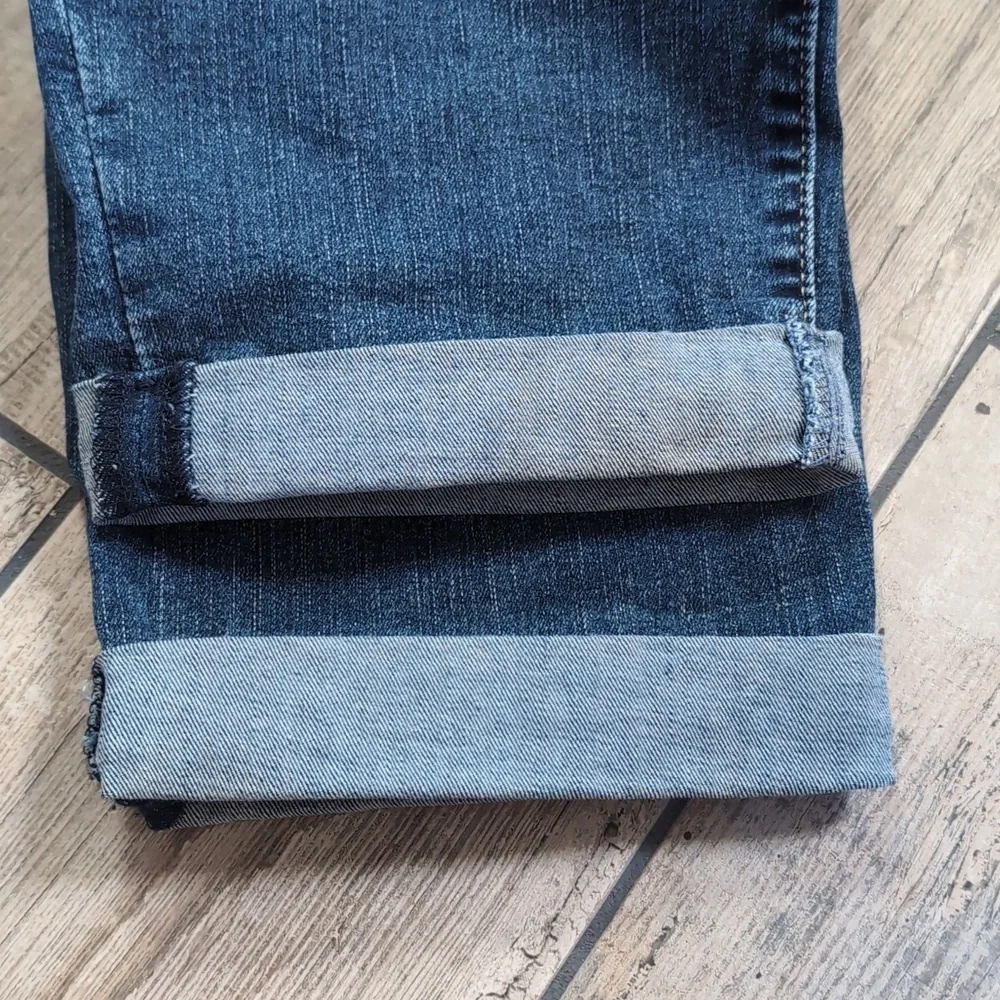 NWT Signature by Levis Distressed Cuffed Mid Rise Slim Boyfriend Denim Jeans - Picture 6 of 6